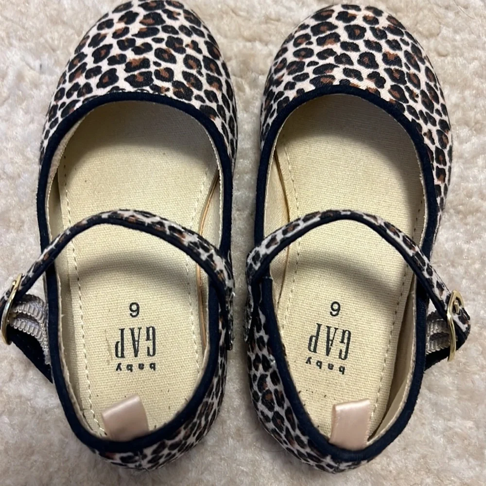 Baby Gap Baby Girls Beautiful Leopard Print Mary Janes!